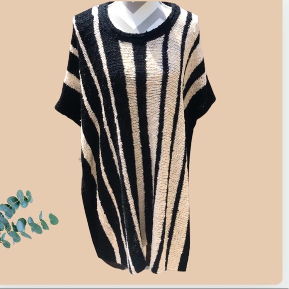 NWOT Surf cover up or Super cozy sweater throw! Super soft - Picture 2 of 6